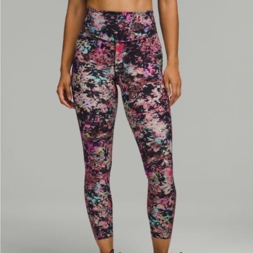 Lululemon Base Pace 23” Leggings in Stencil Blossom